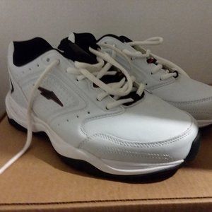 Size 7 Wide Avia White Tennis Shoes